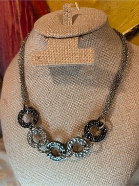 💎 2/$20 Lia Sophia Two-Tone Hammered Link Necklace in Silver and Black